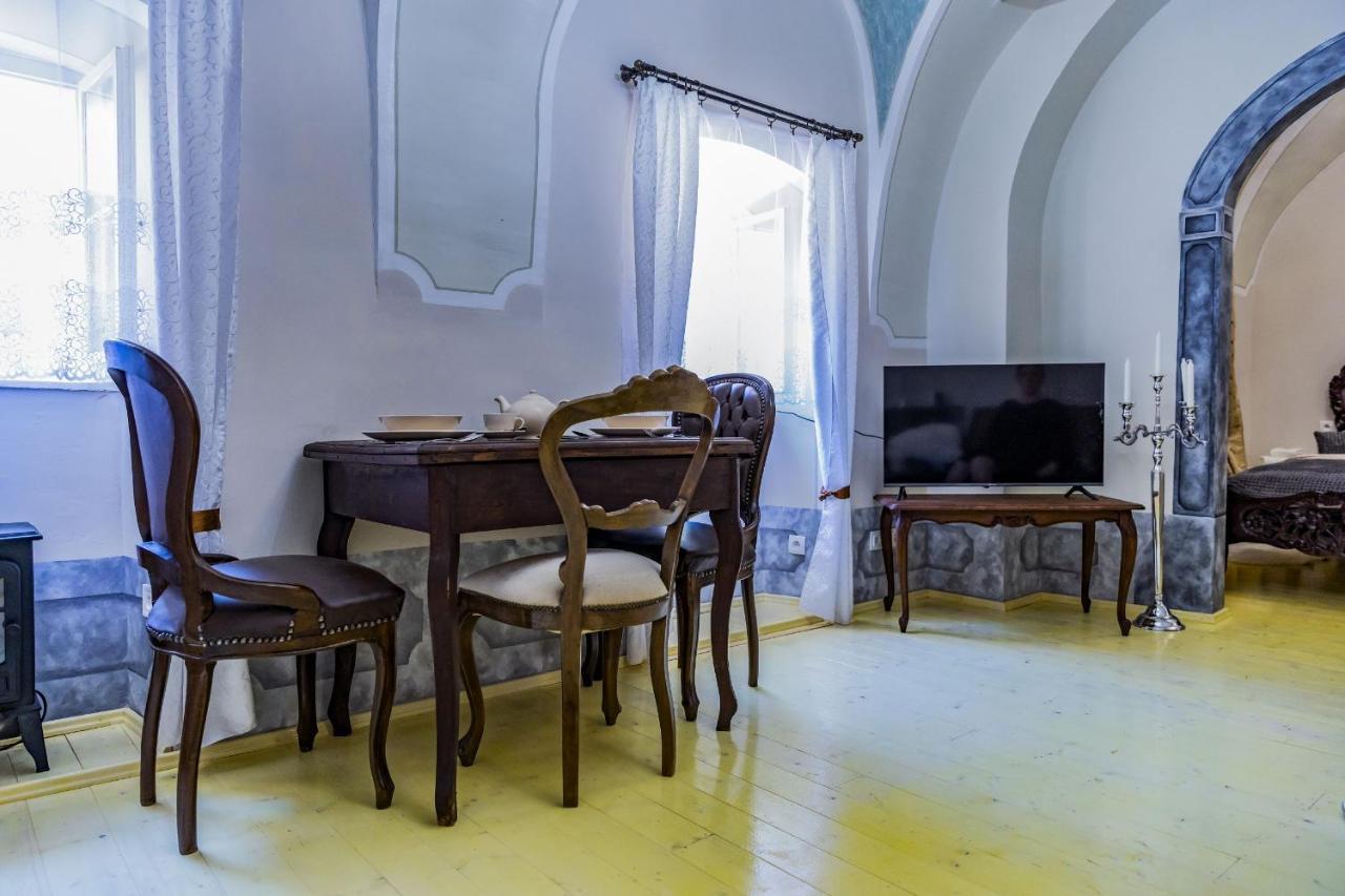 Apartman Charlotte V Dome So Studnou Na Streche Banska Stiavnica Exterior photo